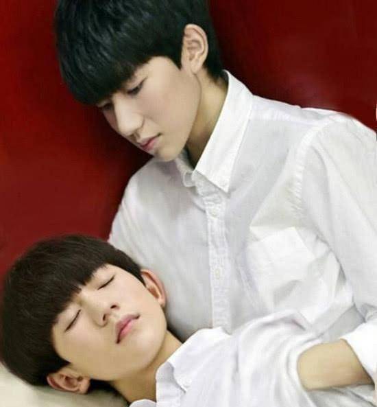 "源哥,你征婚,你有7000万的征婚对象啊""王源你这个大猪蹄子你成年