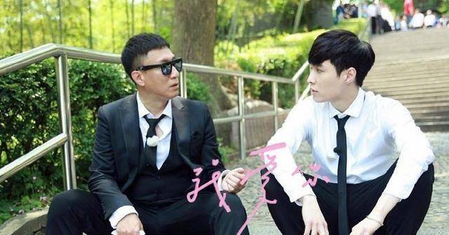 张艺兴还晒出了一张老照片,这张照片系张艺兴之前和孙红雷的一张合影