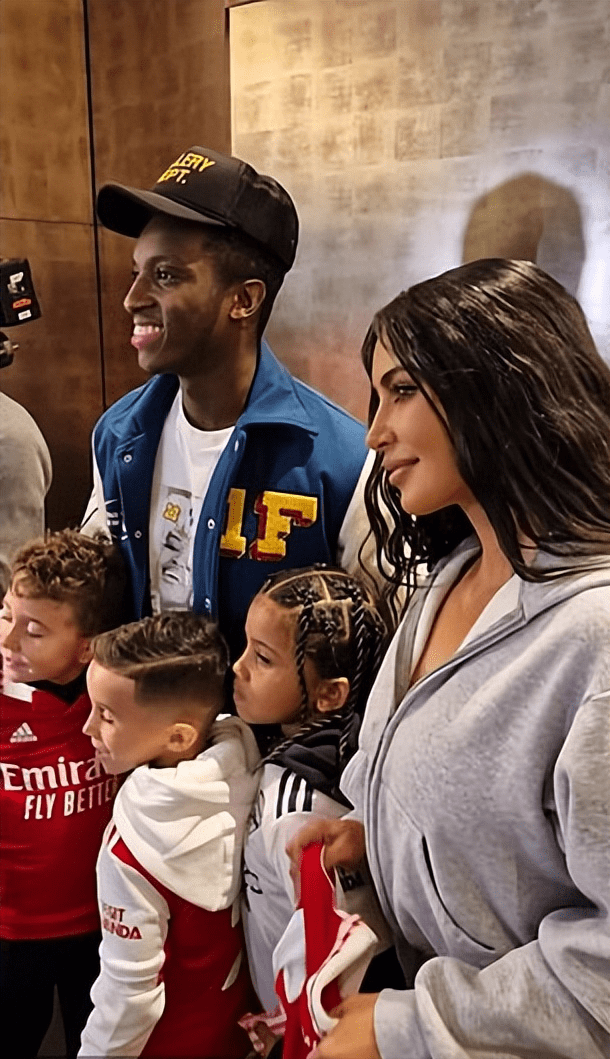 是走的更近,好几个姐妹都和nba球星谈过恋爱,而超模肯豆谈过的nba球星