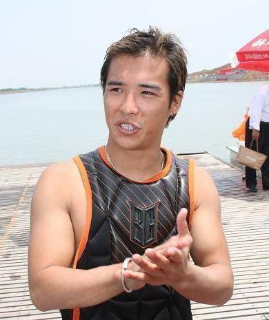 张柏芝当教练指导quintus冲浪,这技术我是服气的_lucas_儿子_视频