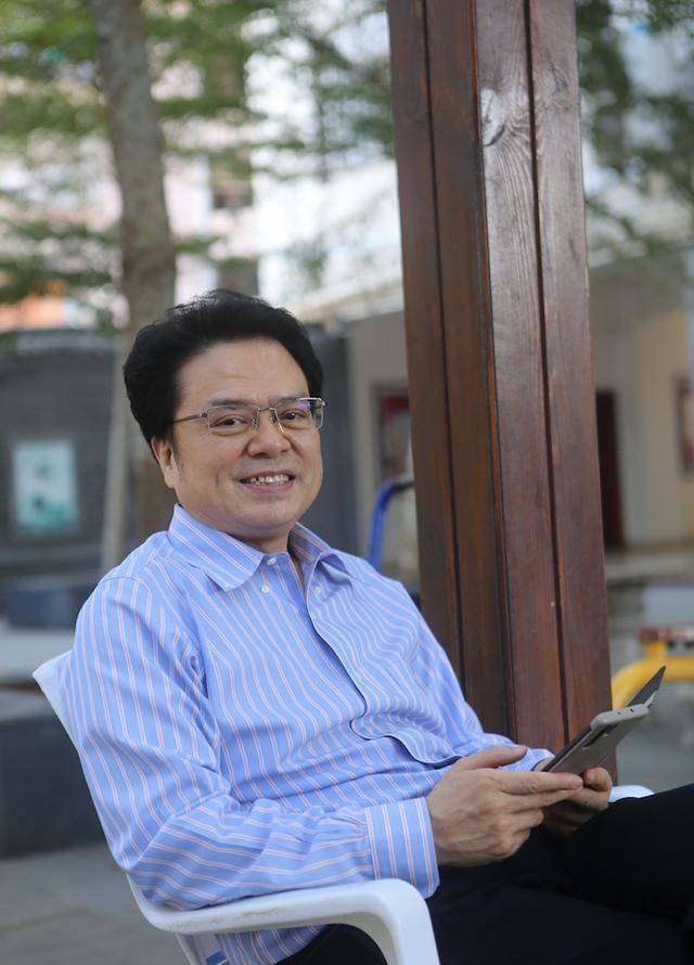 专访陈彦:《喜剧》写丑角人性百态,戏曲小舞台折射大世界_生活_人物