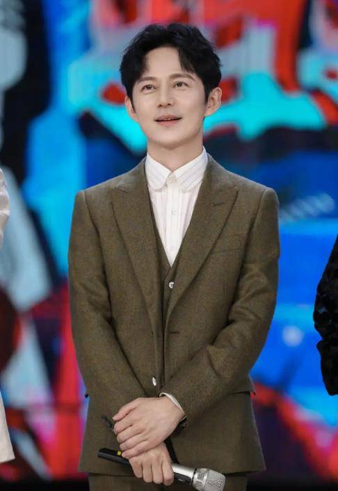 何炅撒贝宁一路保送,张新成被高校抢,他们少年时有何"背景"_时候_工作