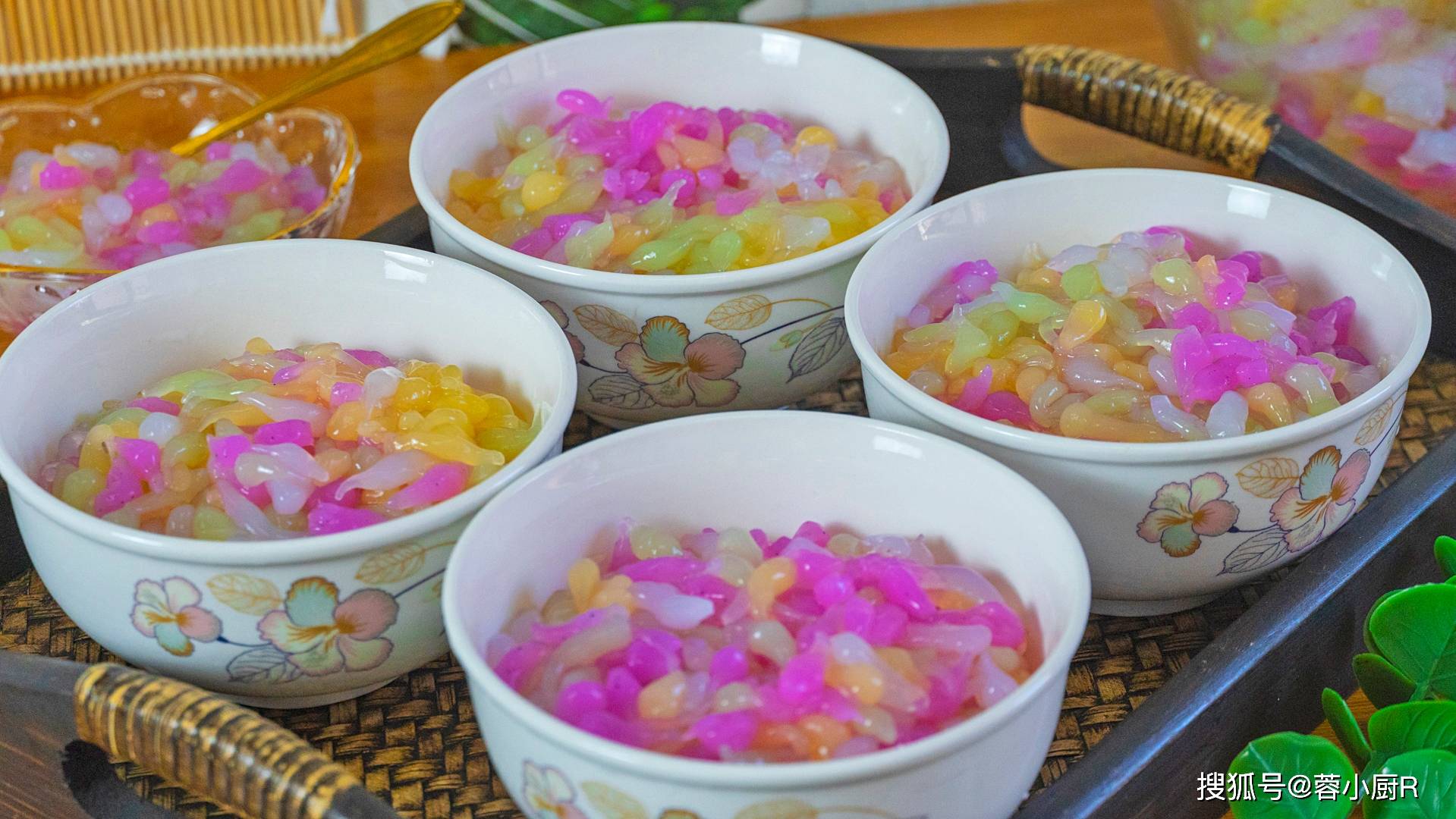 食材清单:豌豆淀粉,南瓜,黄瓜,火龙果今日蓉儿为大家分享的这道凉虾的