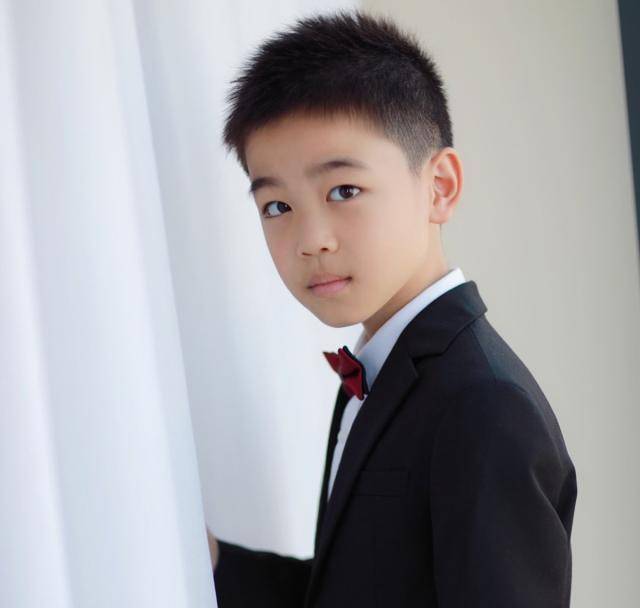 《庆余年》"冬冬"出演小范闲,首场威亚戏被删,敬业的小演员_韩昊霖