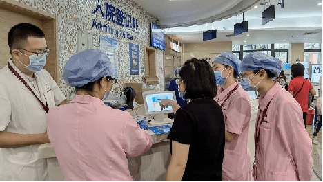 置于服务中心,护士站,入院登记处;便携式,为不便行动的病患提供认证