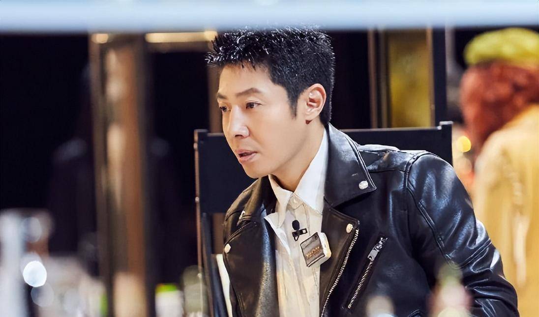 何炅撒贝宁一路保送,张新成被高校抢,他们少年时有何"背景"_时候_工作