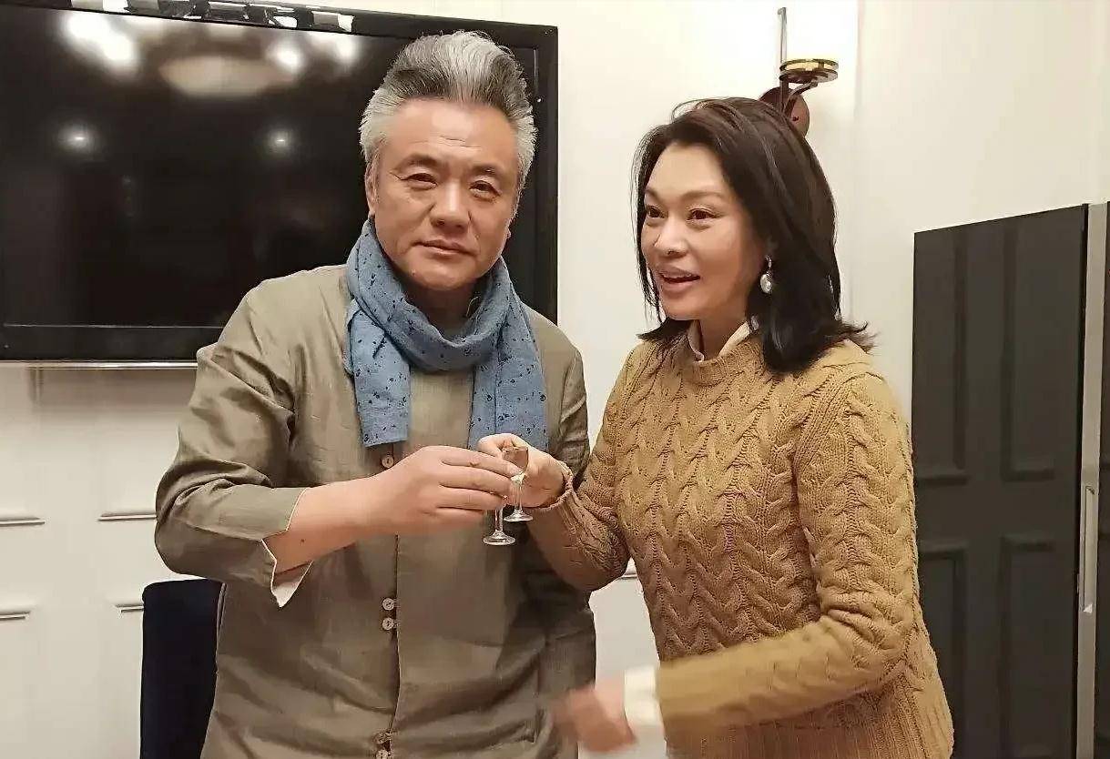 有一次他和新人演员周惠林排练话剧,第二天周惠林的妻子要带着孩子来