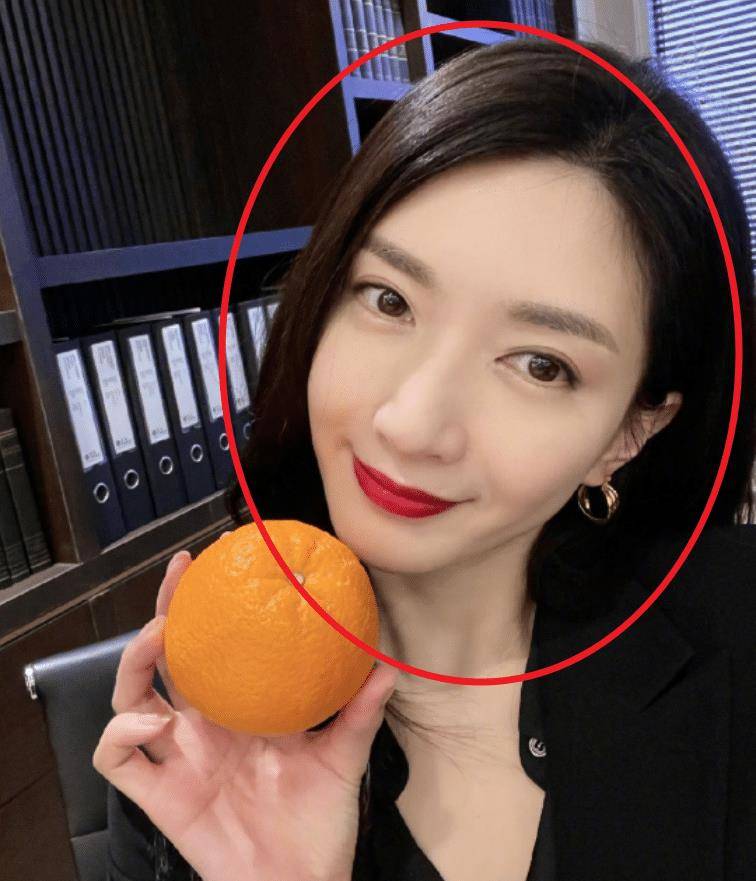 江疏影双女主剧开机,戴墨镜自拍却成焦点,气势完全不输王漫妮_角色