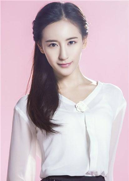 《唐人街探案》让人心疼的角色,生活中却是个颜女,还有大长腿_谢闻轩