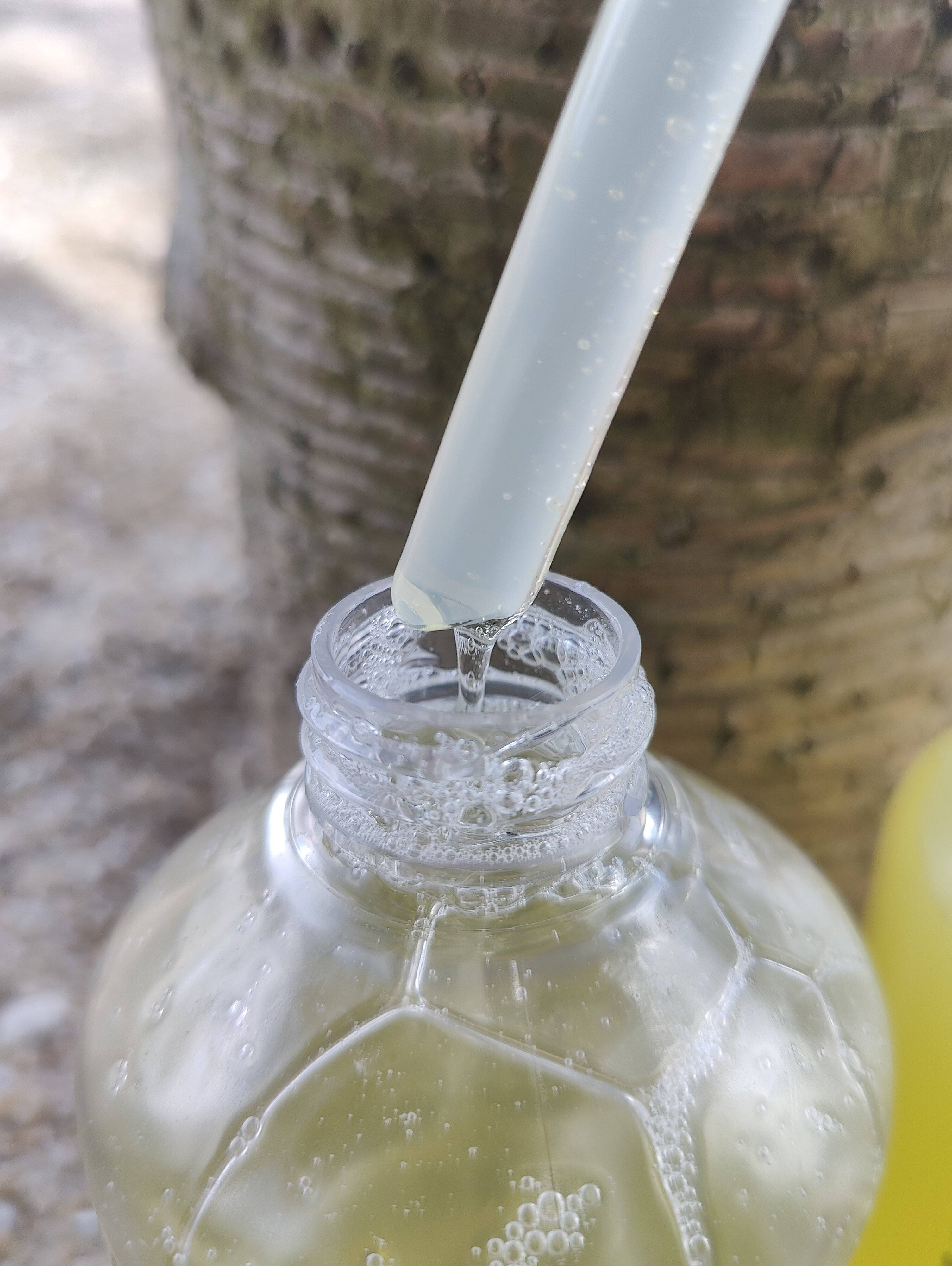 观察洗发水中所含原料的种类如洗发水中含有羊毛脂皂角温泉水等