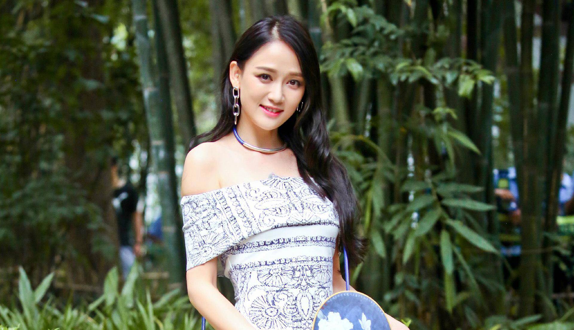 郑湫泓撞脸陈乔恩,让我跳戏不断郑湫泓尬舞差点让我吐血