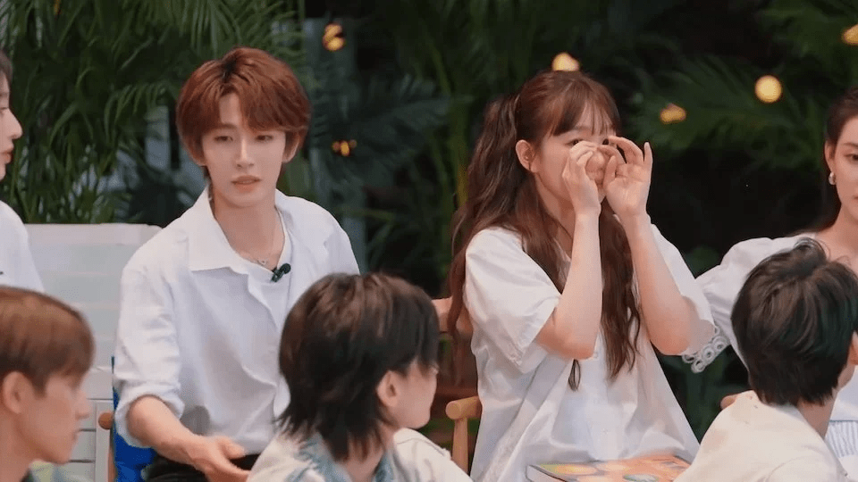 吴镇宇严厉指导演技 激励女星蜜蜂少女队成员进步_徐梦洁_表演_方式