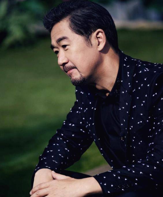 《幸福三重奏》张国立出去买榨菜,逢人就夸,是社交达人没错了!