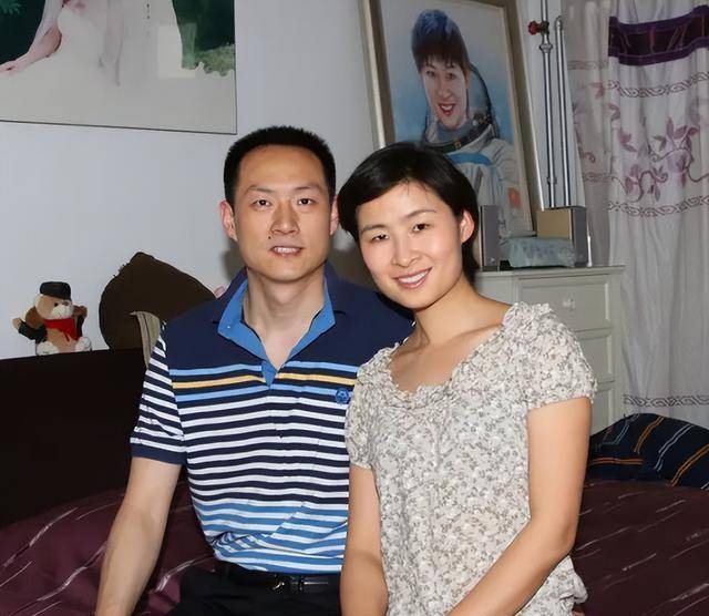 中国女航天员刘洋,结婚8年未生孩子,临行为丈夫前留2条"遗言"_张华
