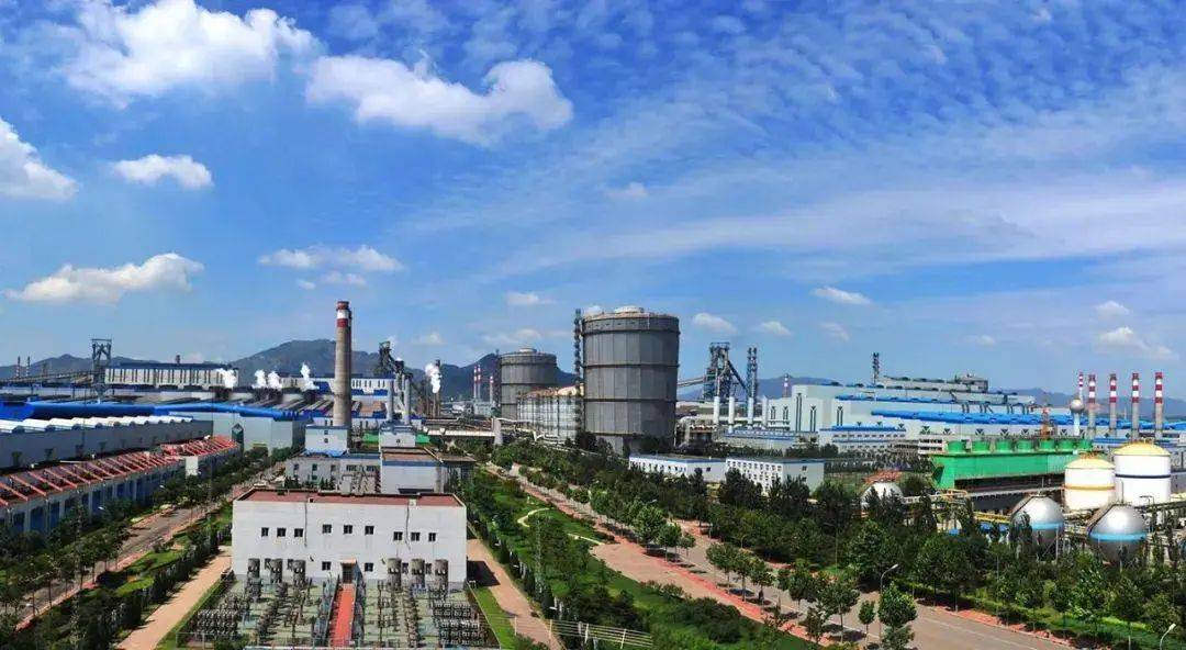 首钢集团是中国钢铁行业的龙头企业之一,截至2022年末生铁,粗钢和钢材