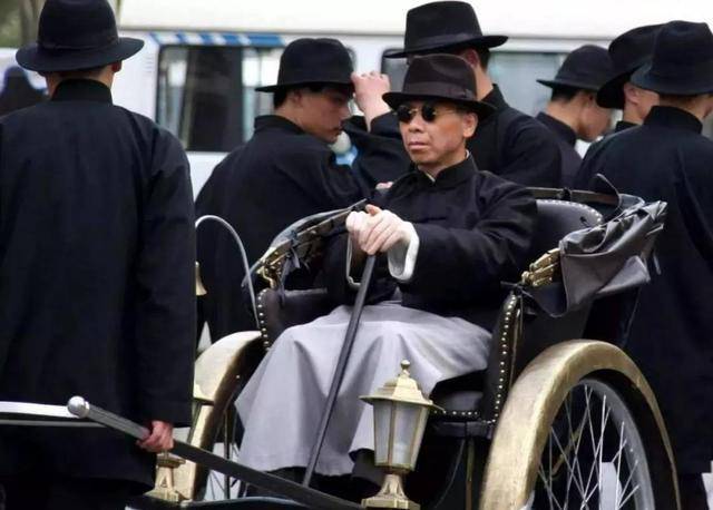 黄金荣被绑架后索要50根金条,儿媳只让给49根,剩1