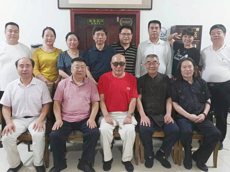 的有栏目组领导顾问原国务院办公厅行政司副司长王胜利(著名书法家)