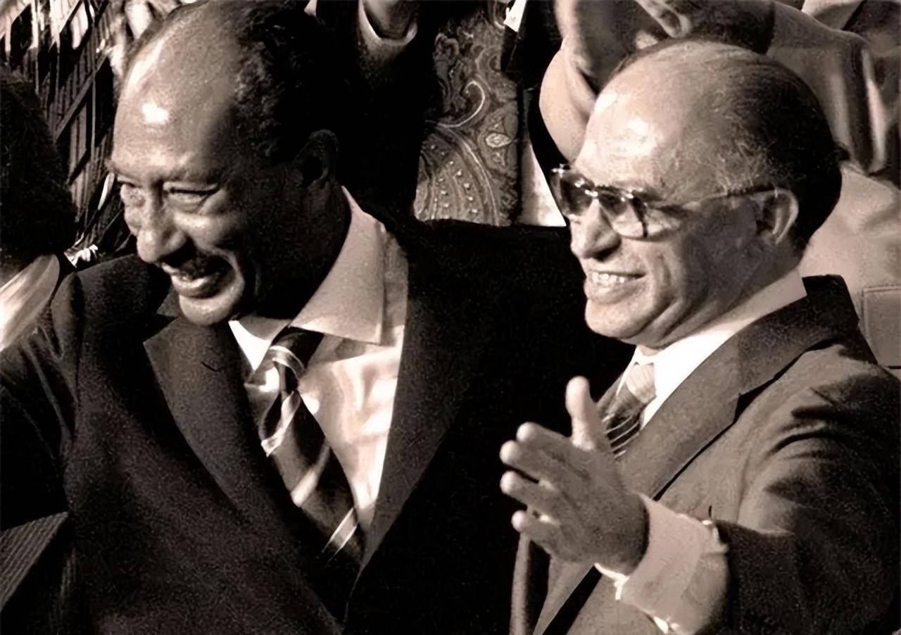 埃及总统萨达特之死:参加阅兵时,被"受阅士兵"扫死_革命_进行了_国家