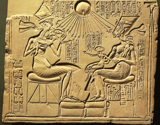 古埃及人的宗教观念和信仰体系以多神论为基础,太阳神拉神的崇拜以及