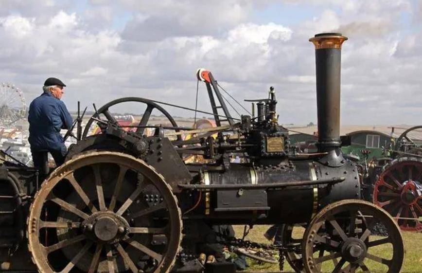 特别是法国人丹尼斯·巴本制造出世界上第一台蒸汽机工作模型之后