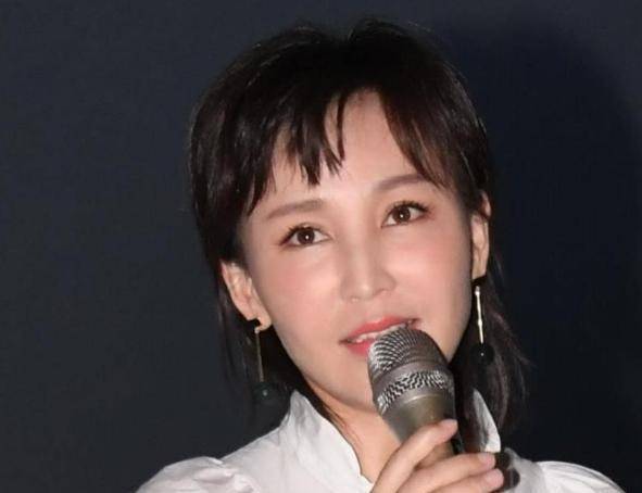 《小娘惹》最狠毒的是她,19岁为爱离家出走,如今丈夫用剧捧红_丽娜