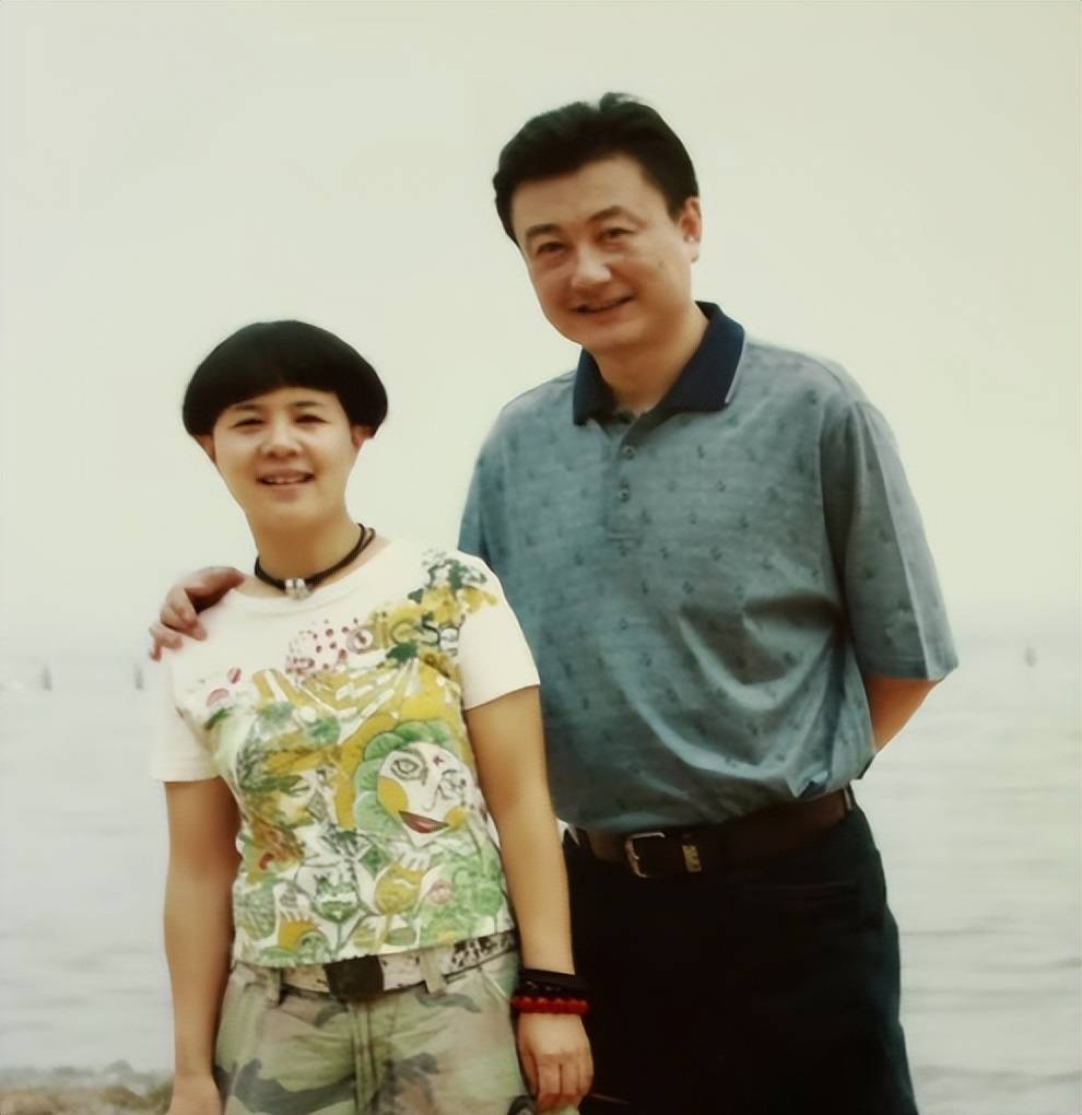 刘纯燕:越老越浪漫,在青岛五星大酒店举办"结婚35周年庆祝宴"_王宁