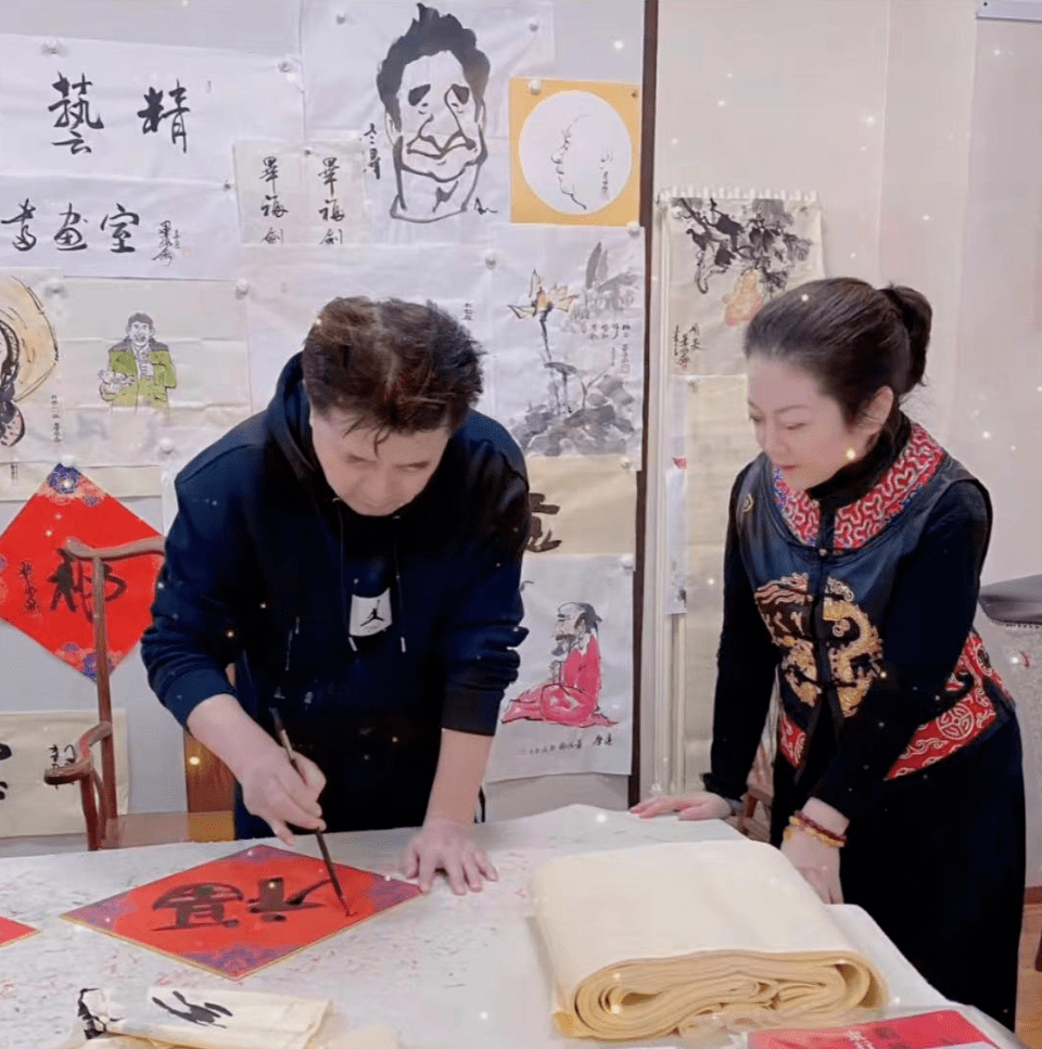 主持人毕福剑被曝二婚,老婆身份曝光:是舞蹈教授,两人情投意合_毕凌