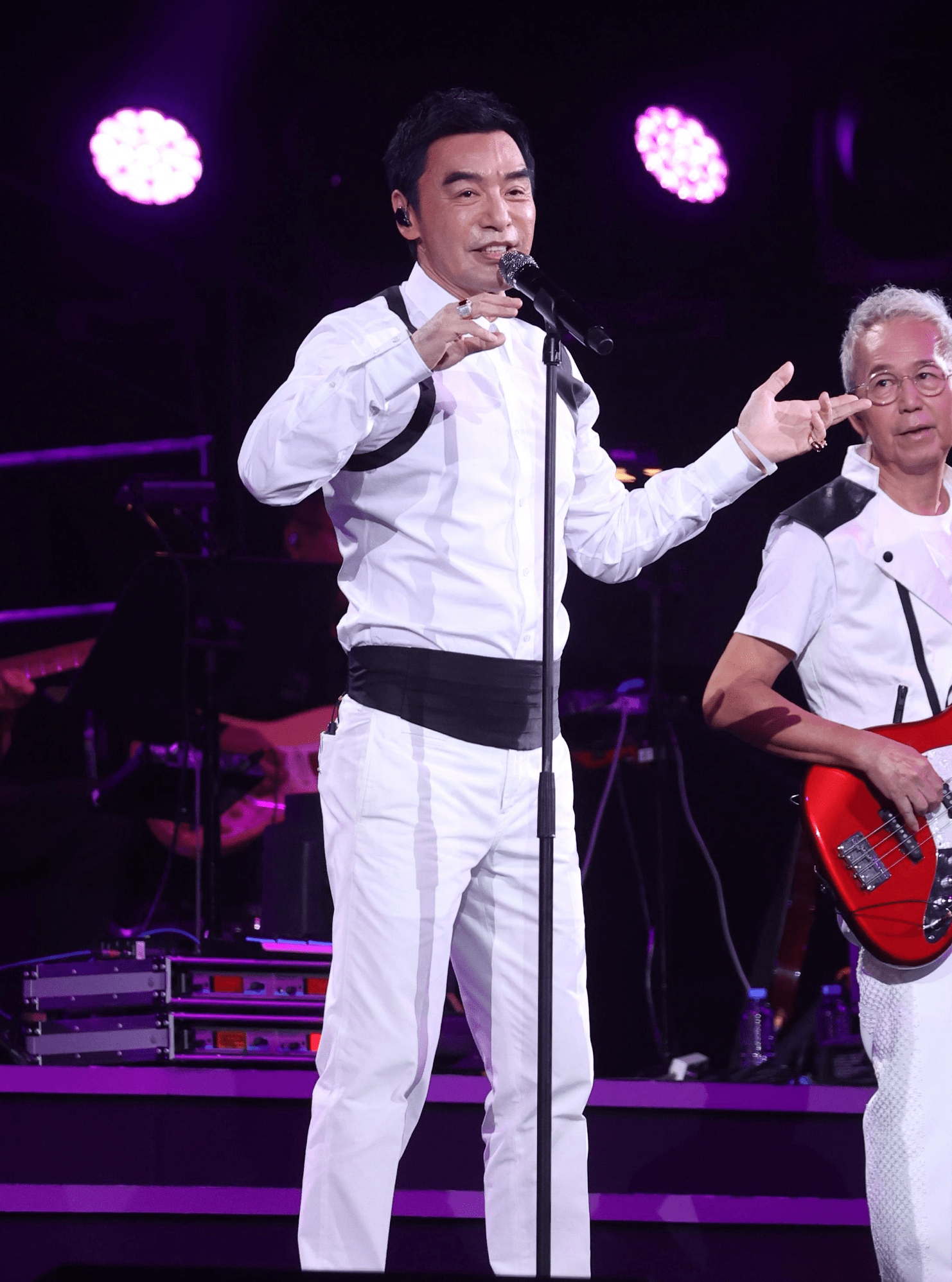 钟镇涛19岁女儿做嘉宾,邱淑贞夫妇捧场_演出_观众_谭咏麟