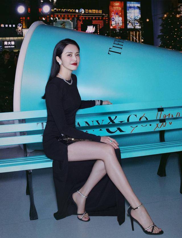 41岁姚晨真敢穿!