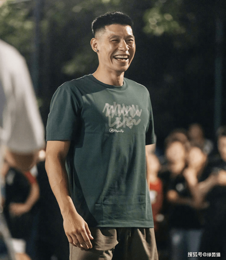 人生做铺垫,所以不论是继续效力于钢铁人还是其他的联赛,都希望林书豪