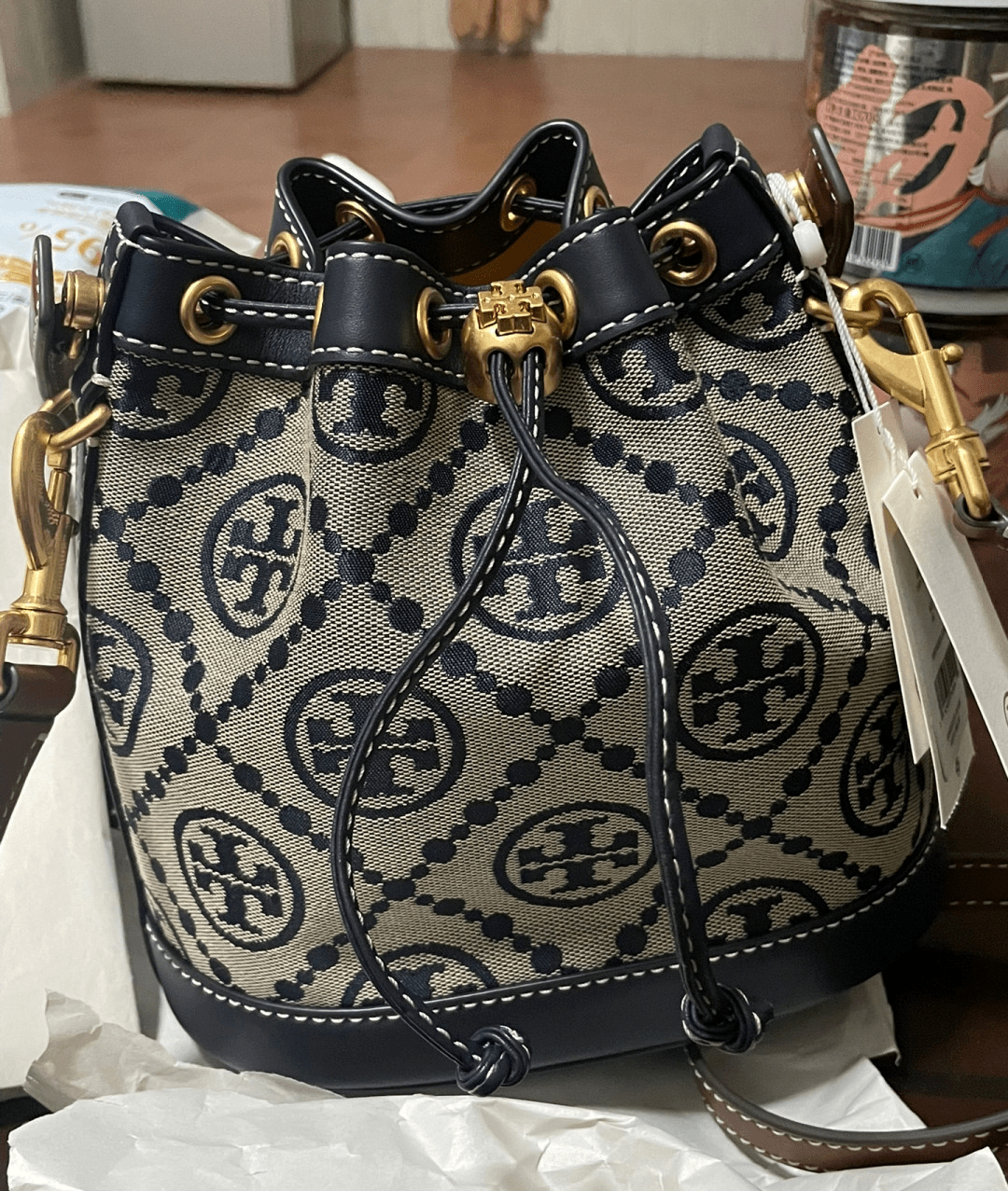 识季上买的tb水桶包太爱了!_包包_感觉_季就