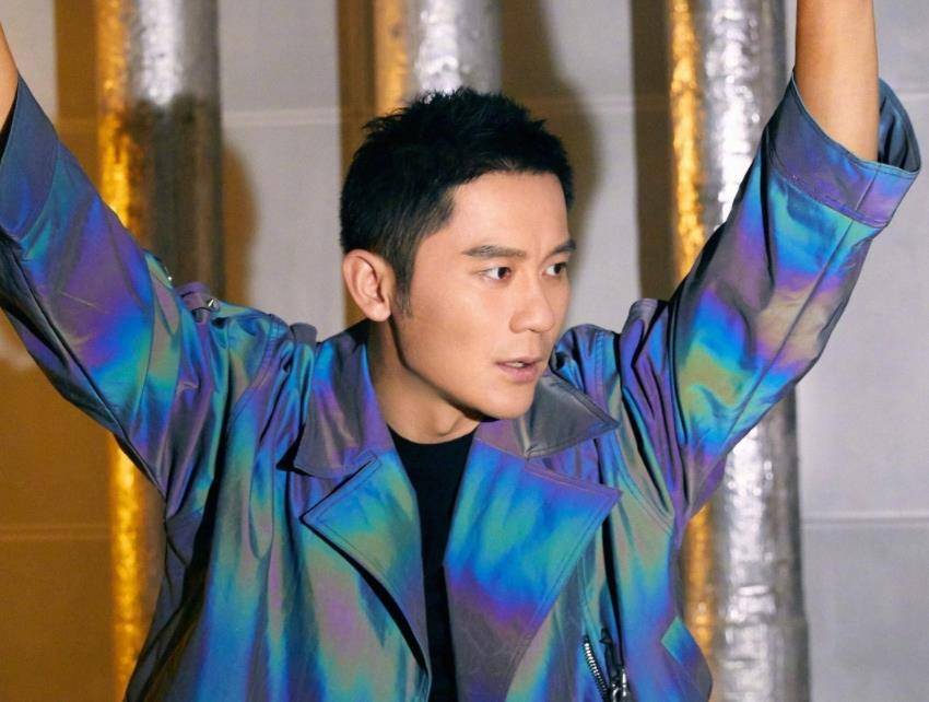 42岁李晨演17岁中学生,看了他浮夸的扮相后,观众评价太真实_超越_角色