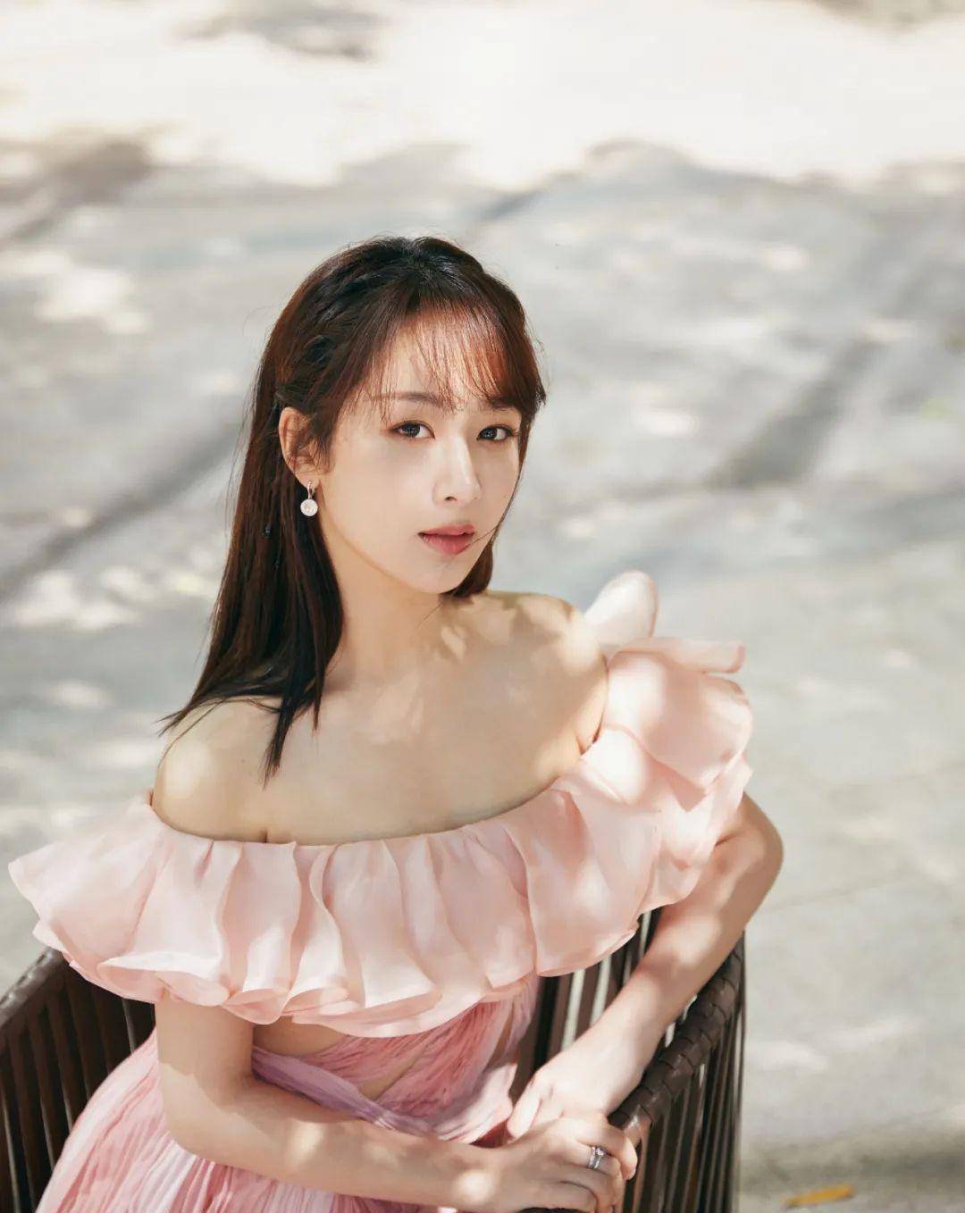 杨紫11岁简历曝光,普通女孩的逆袭之路太励志了_气质_面部_体态