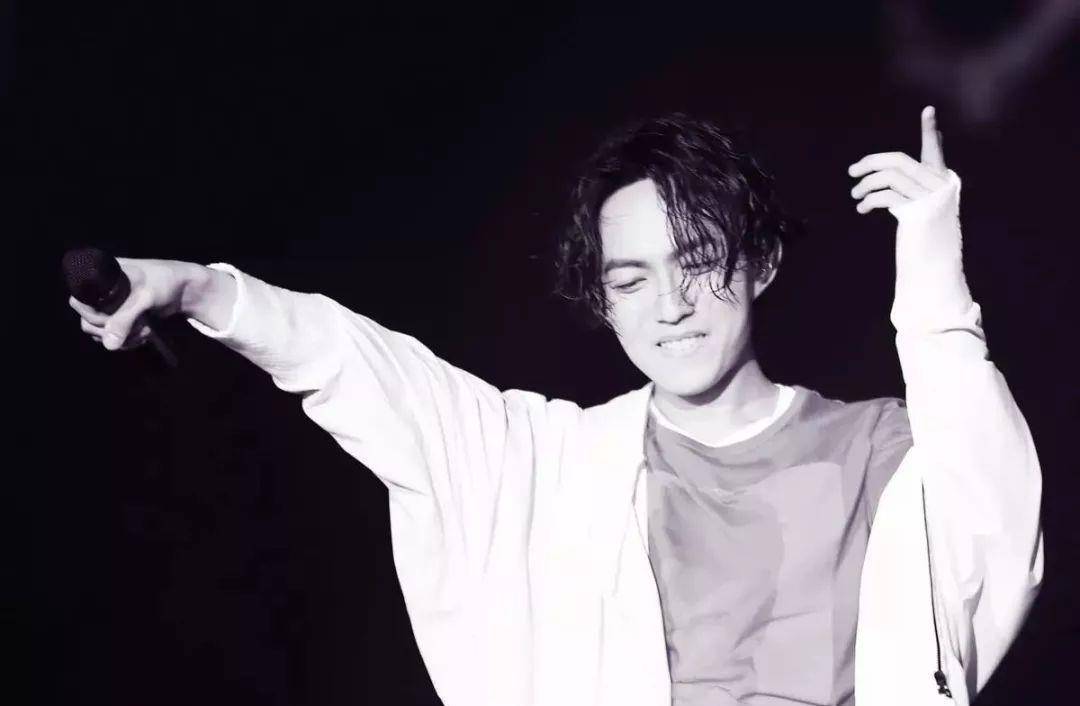 还有东方卫视曾经的《我型我秀》,诞生了薛之谦,俞思远,王啸坤,丁爽等