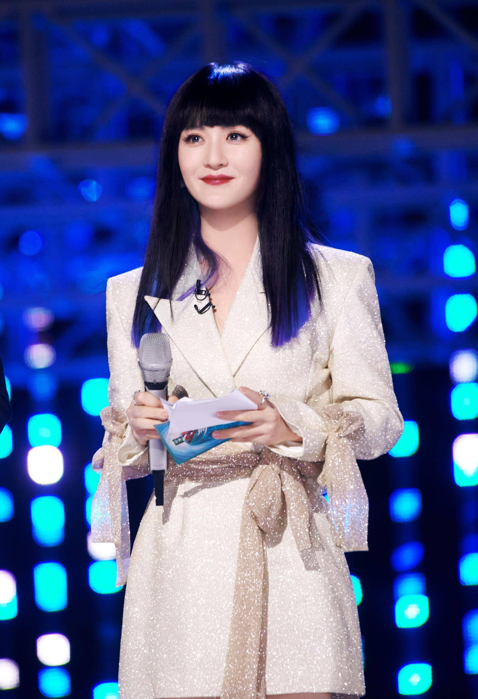 离开快本的谢娜,丢掉疯癫范重塑浪姐风,全靠选对造型师_显得_姐姐