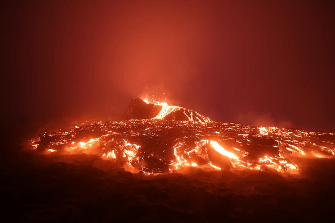 好奇号拍到盖尔火山口内异物照片,令人疑惑