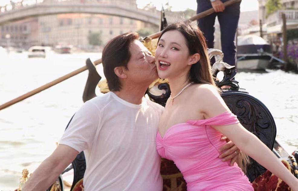 亲吻少妇太甜,女人身材火辣_王冰冰_照片_邱文
