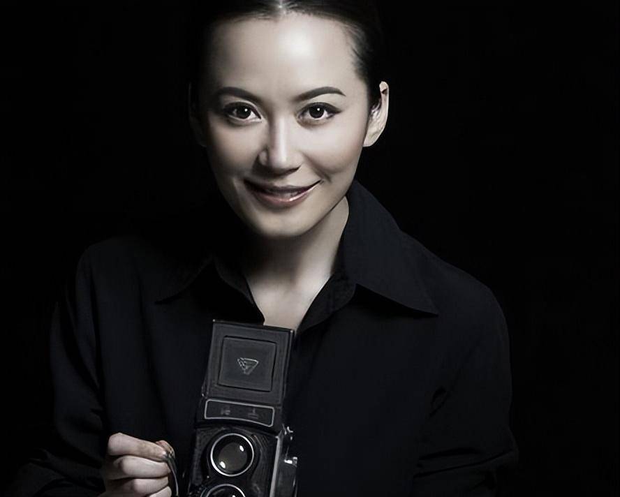 中国最具气质女导演,出道至今零绯闻,今46岁却依旧单身未婚_俞飞鸿