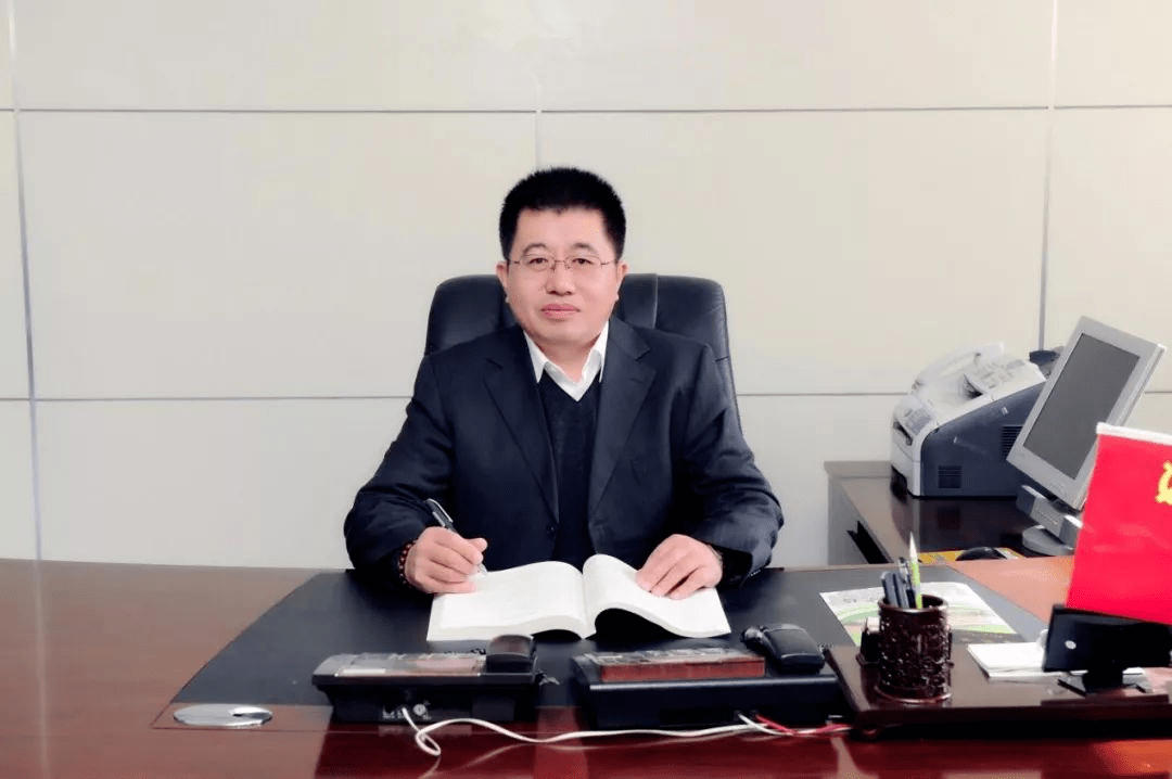 李华昌 任68中党总支书记;全面主持学校工作(原68中学校长兼党支部