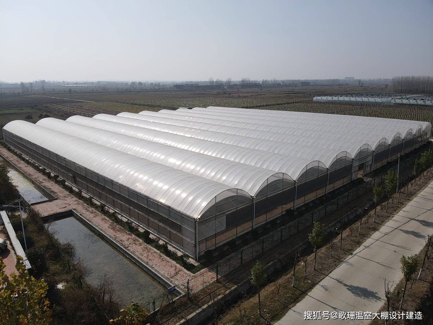 【歌珊温室】几种特殊结构连栋薄膜大棚的性能特点_充气_效果_运行
