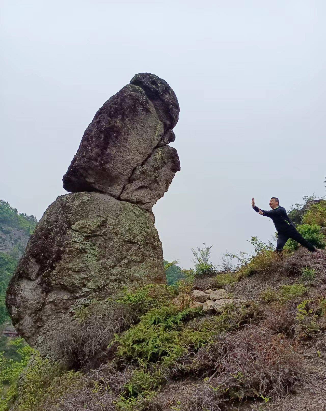 仙居县石人山的传说,刘秀抢馒头,乌龟夺民女,老人化石千古泪_千年