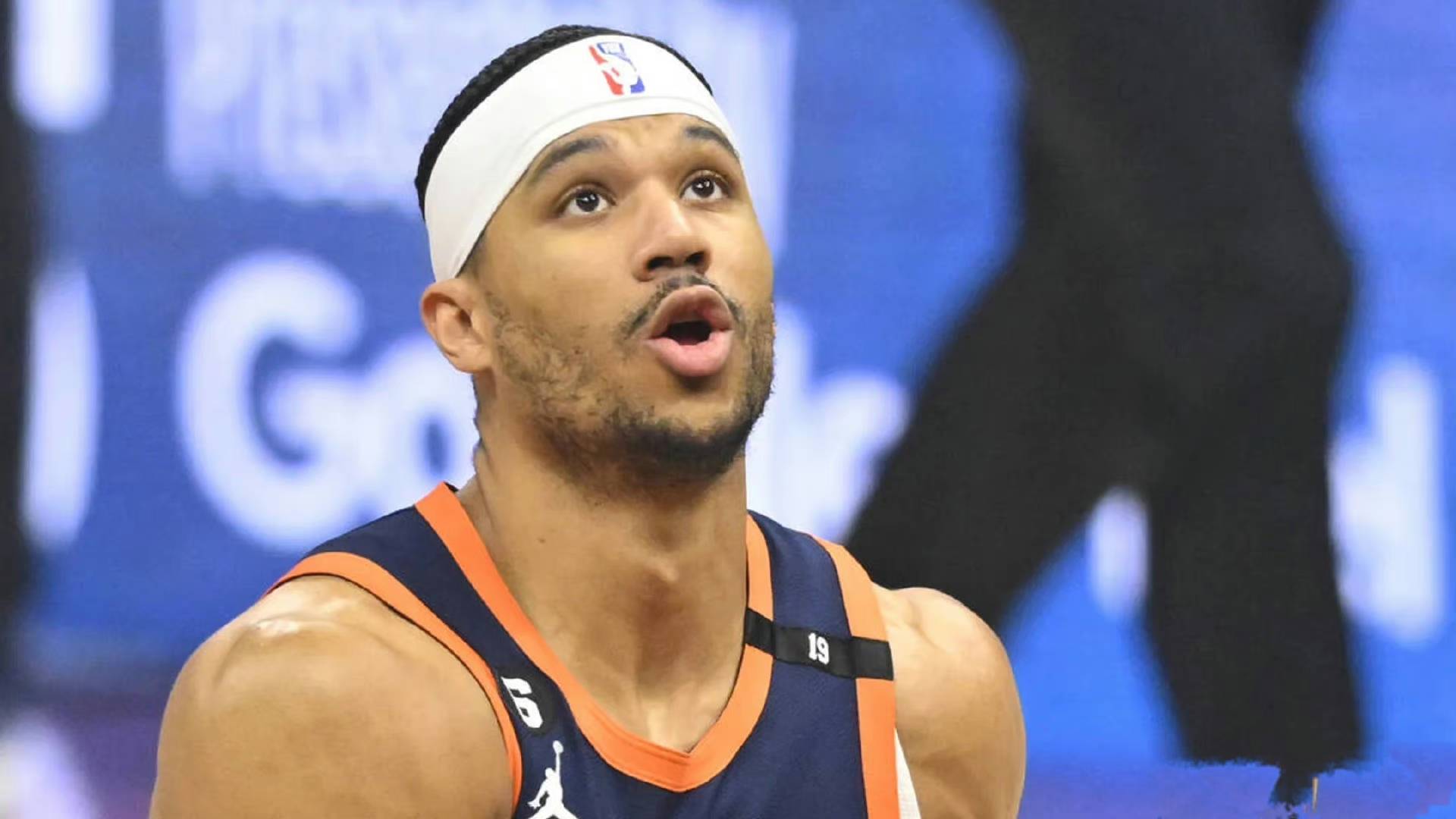 约什哈特跟纽约尼克斯续约了_浓眉_合同_赛季