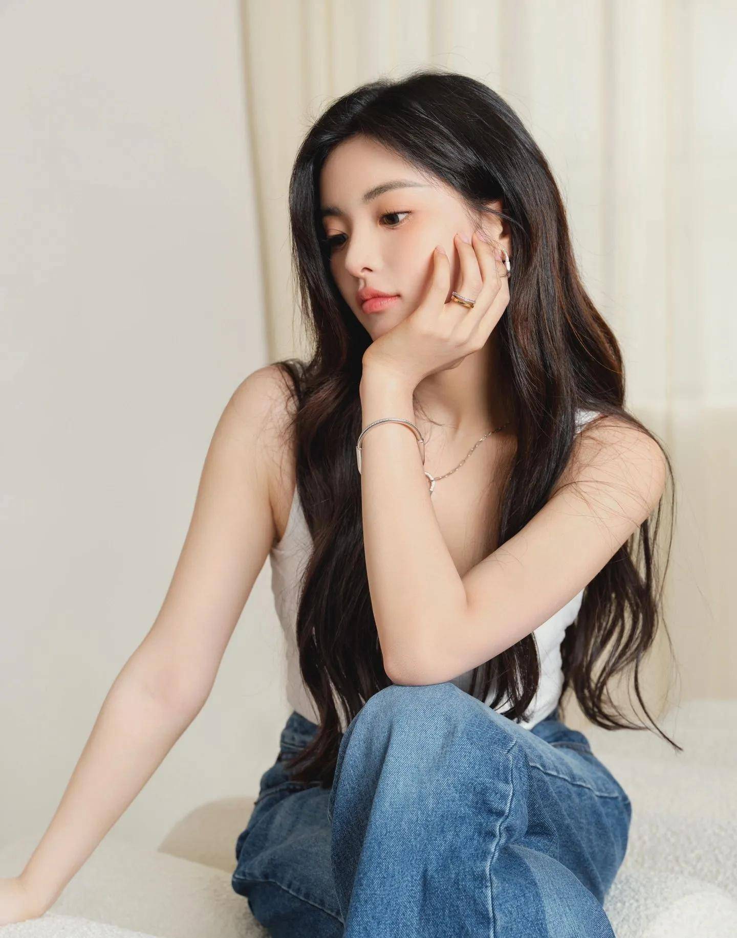 杨超越:自然,清新,舒适的服装风格_气质_感觉_白色