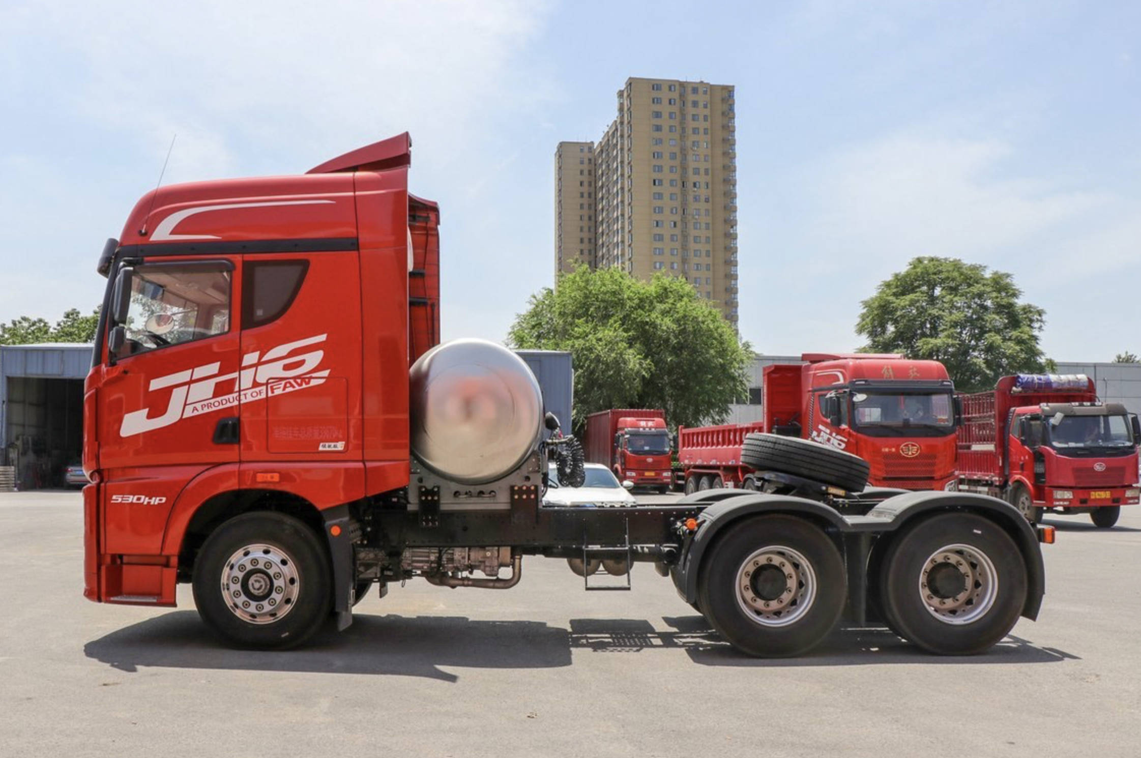 东风天龙kx王者版530匹马力lng牵引车等大马力车型