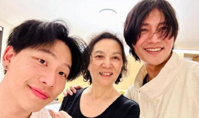 陈坤儿子晒豪车疯狂炫富!不料家庭照却曝光生母,陈坤终于回应!