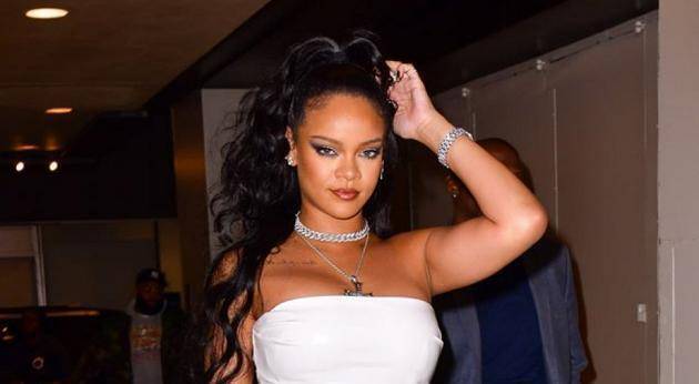 32岁蕾哈娜脸部多处受伤,痕迹明显令人心疼,网友祝愿她早日康复_音乐