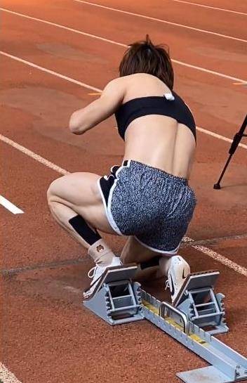 短跑运动员大腿图片