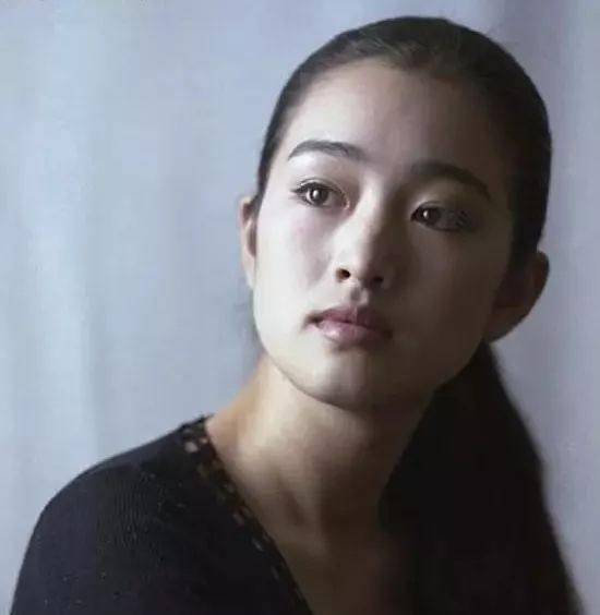 网友也纷纷感叹,巩俐好美啊,一直很有气场.