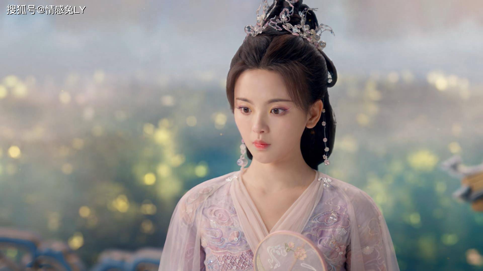 杨超越的新剧《七时吉祥》首播差评一片,观众差评理由出奇一致_角色