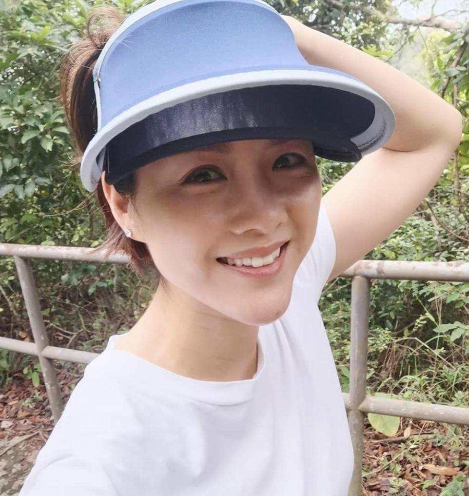 tvb视帝新照中发际线后移疲倦神态显老十岁 模范老公被粉丝激赞_陈豪_